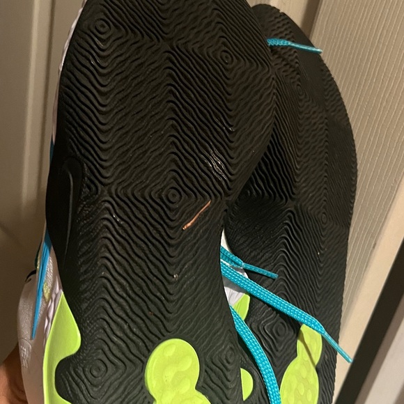 Nike basketball shoes - Picture 5 of 6